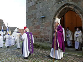 Bischof Dr. Michael Gerber besucht St. Crescentius (Foto: Karl-Franz Thiede)